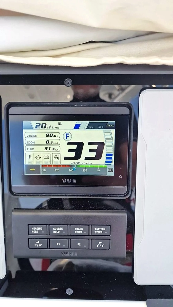 Quarken 27 T top usado à venda