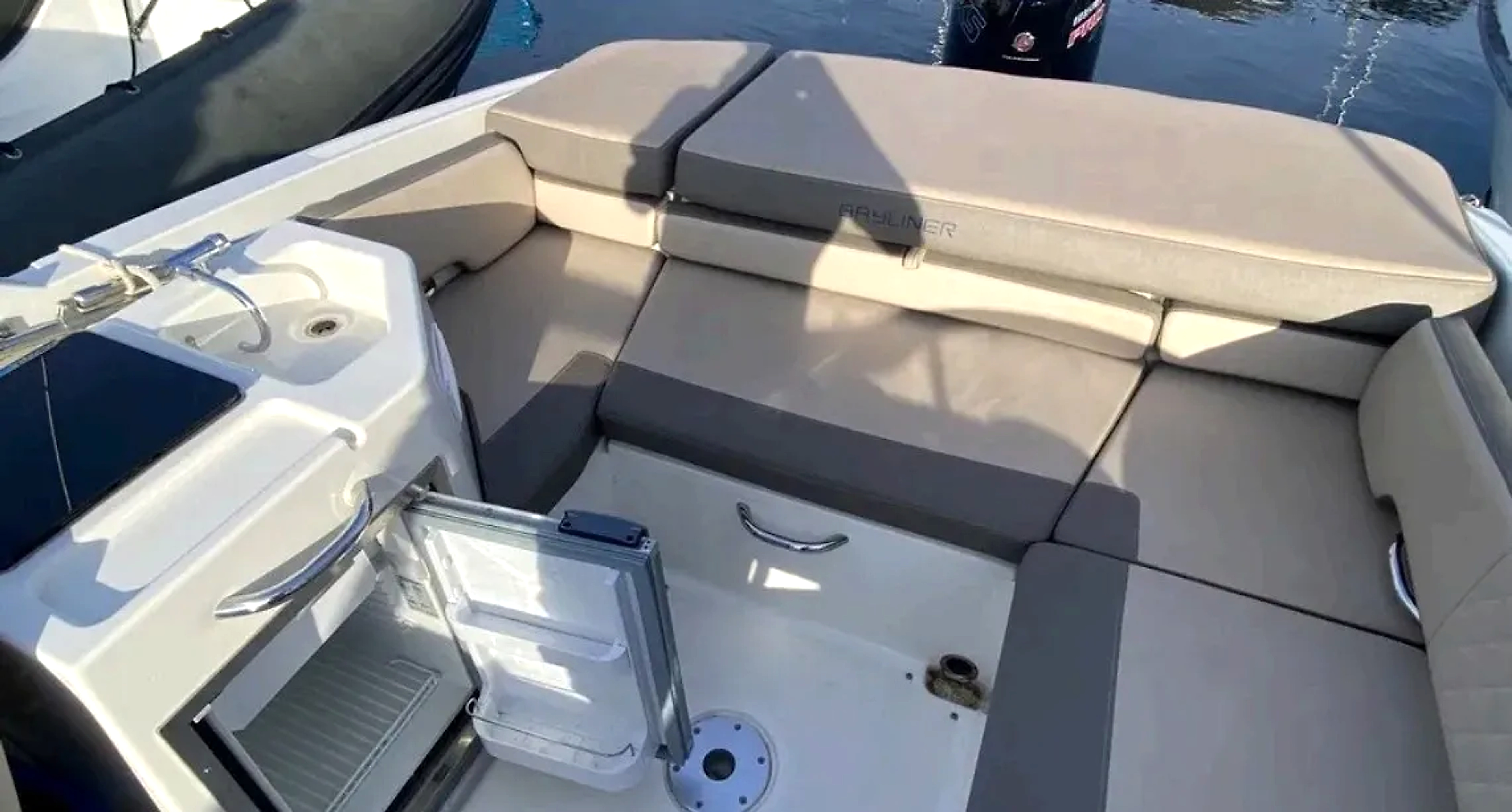 Bayliner Vr6 Cuddy usado à venda