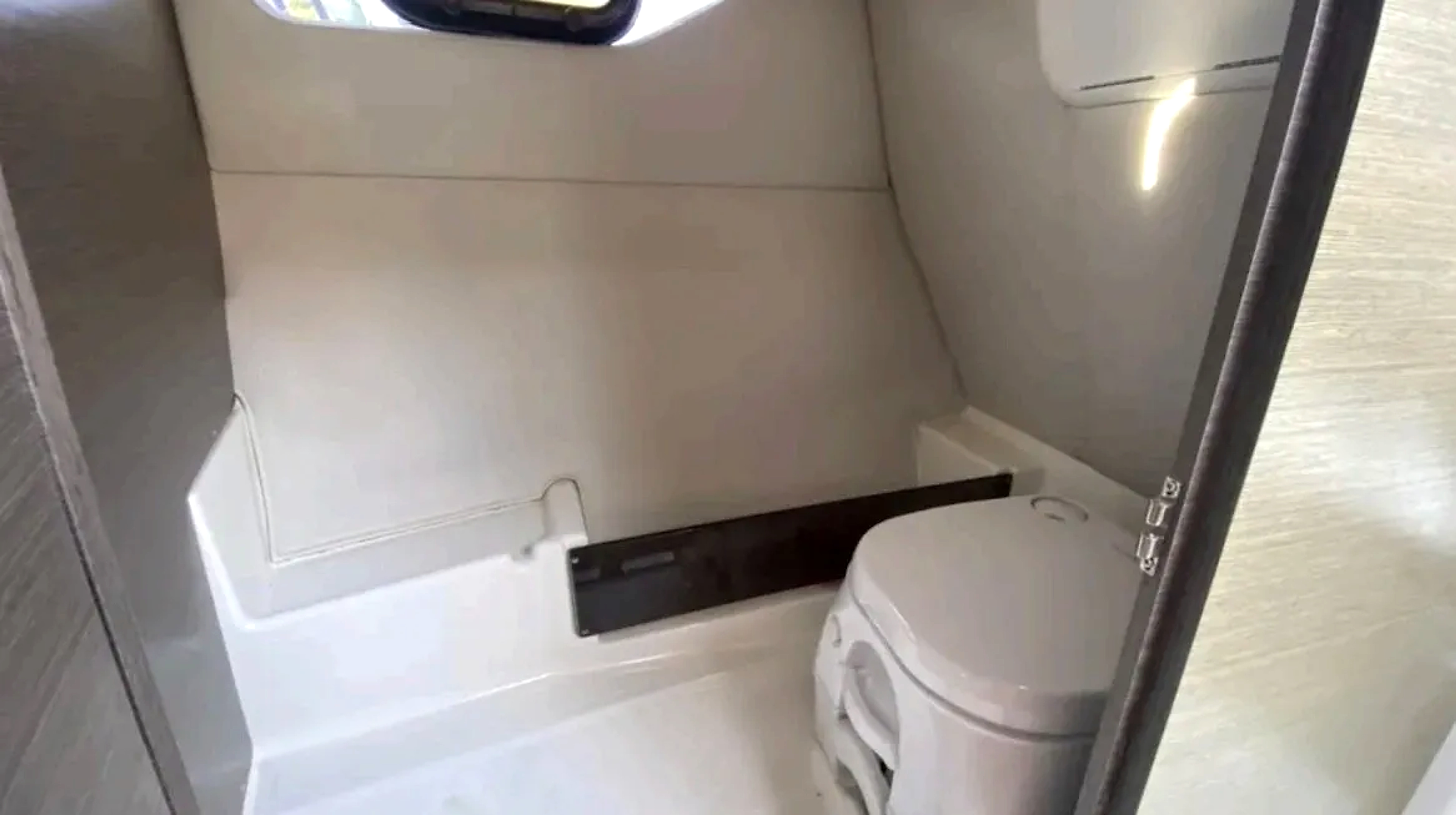 Bayliner Vr6 Cuddy usado à venda