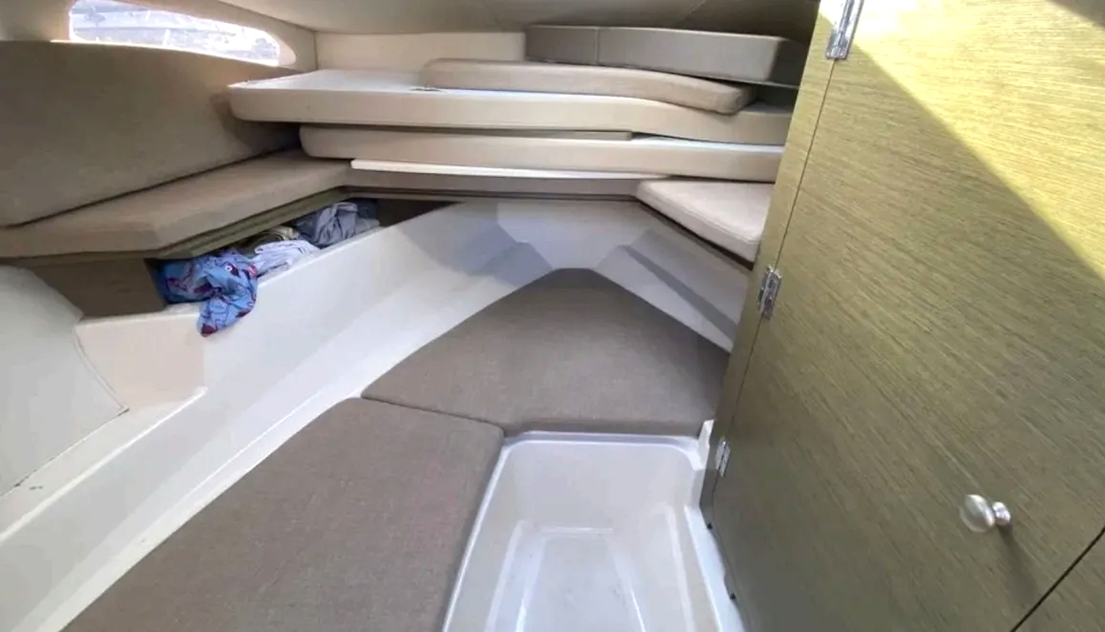 Bayliner Vr6 Cuddy usado à venda