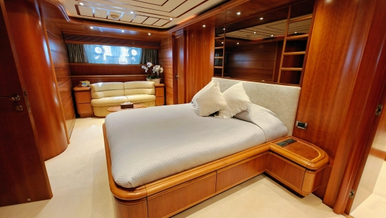 Ferretti Custom Line 94 usata in vendita