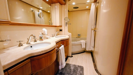 Ferretti Custom Line 94 usata in vendita