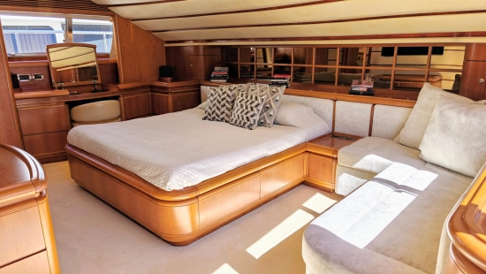 Ferretti Custom Line 94 usata in vendita