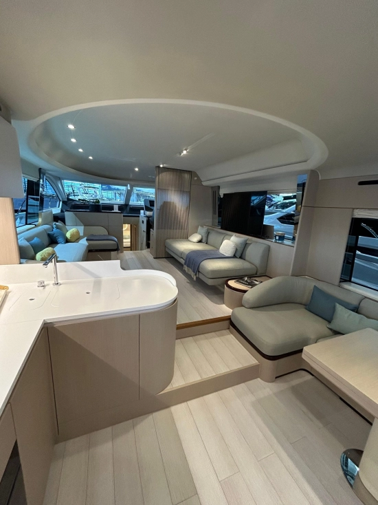 Azimut Fly 68 nuova in vendita