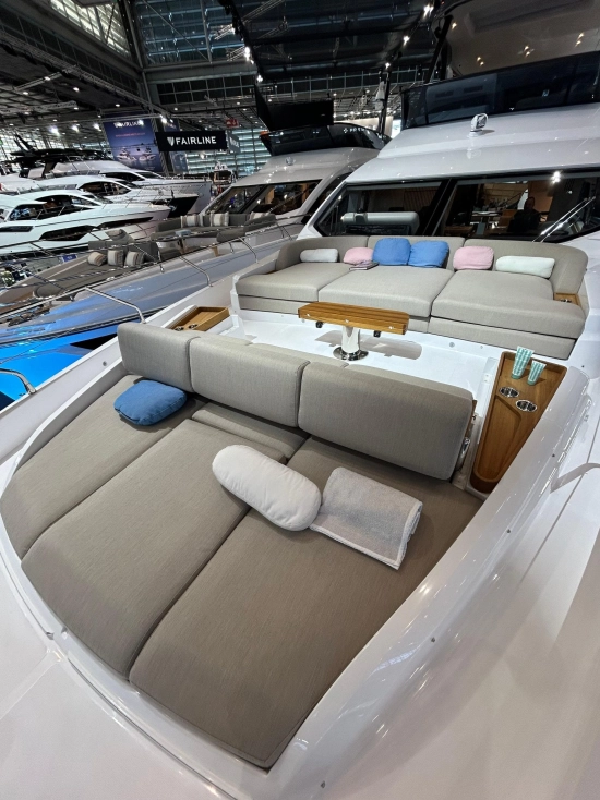 Azimut Fly 68 nuova in vendita