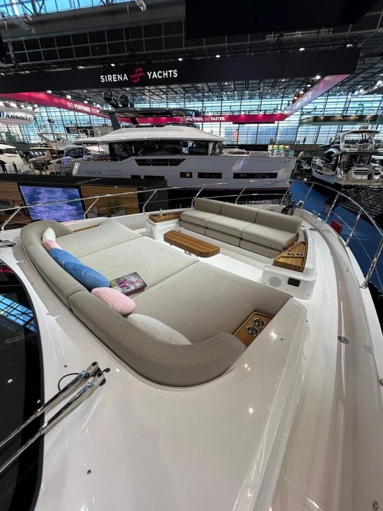 Azimut Fly 68 nuova in vendita