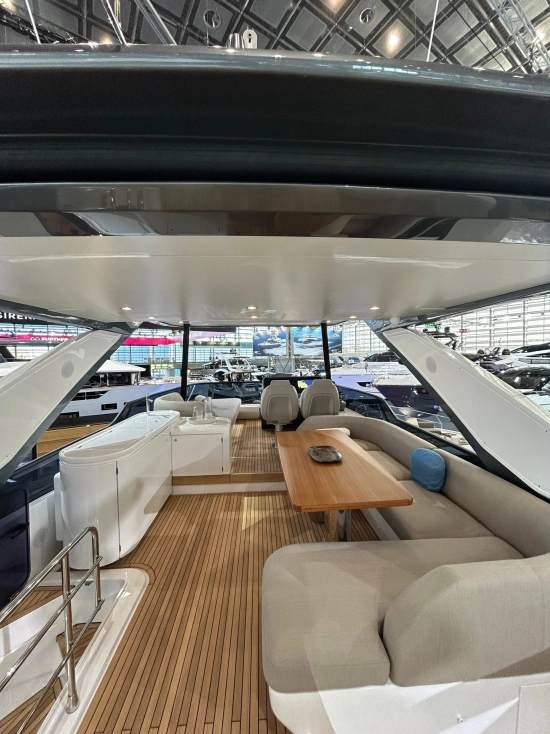 Azimut Fly 68 nuova in vendita