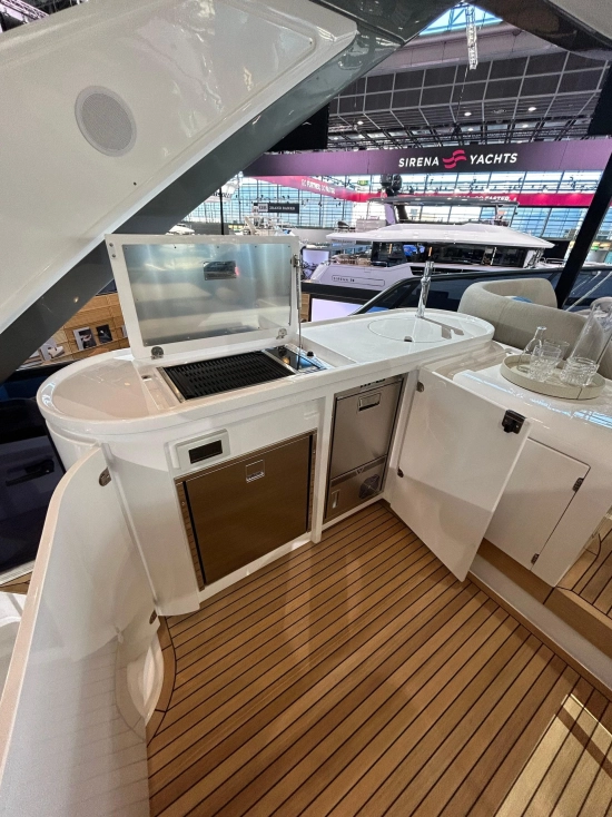 Azimut Fly 68 nuova in vendita