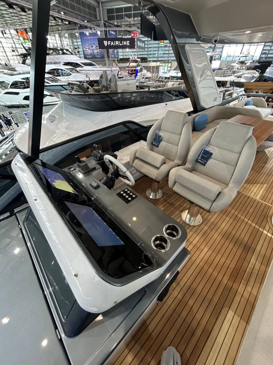 Azimut Fly 68 nuova in vendita