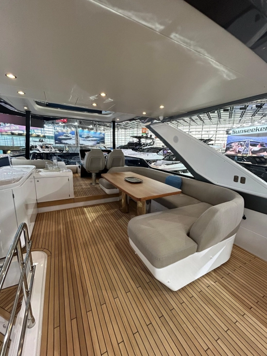 Azimut Fly 68 nuova in vendita
