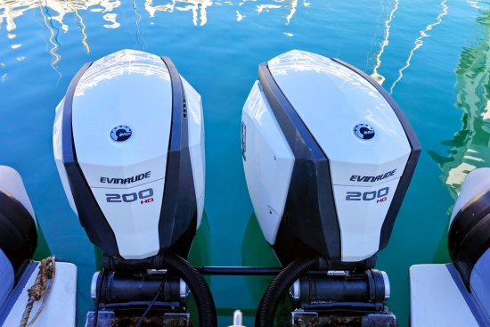 Protector RIB 8.75 m usado à venda