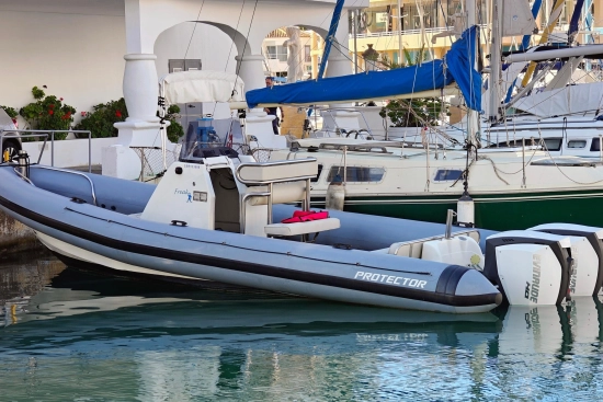 Protector RIB 8.75 m usado à venda
