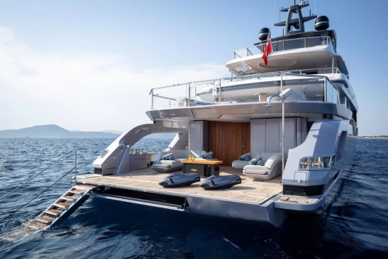 Azimut Grande Trideck usado à venda
