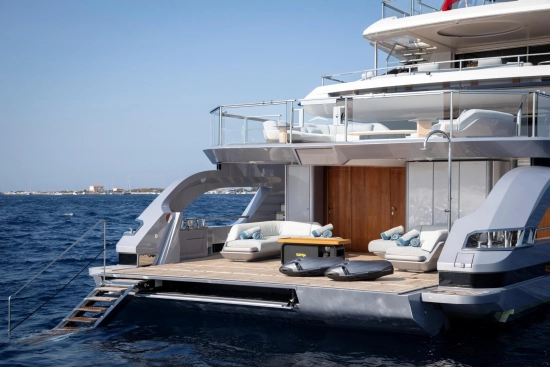 Azimut Grande Trideck usado à venda