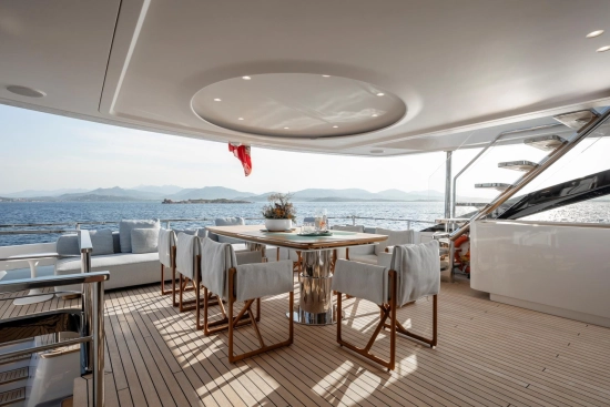 Azimut Grande Trideck usado à venda