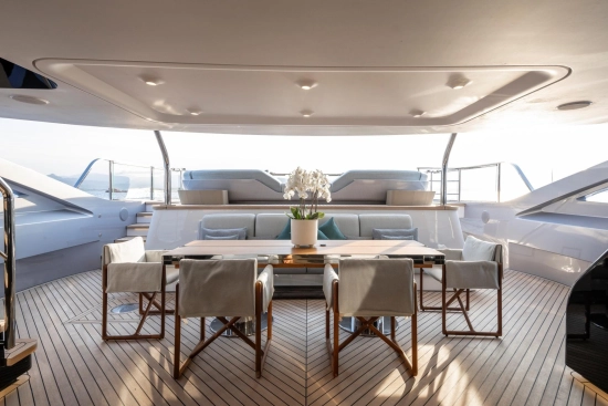 Azimut Grande Trideck usado à venda