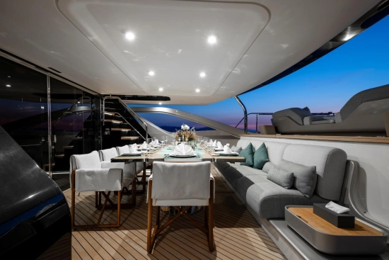Azimut Grande Trideck usado à venda