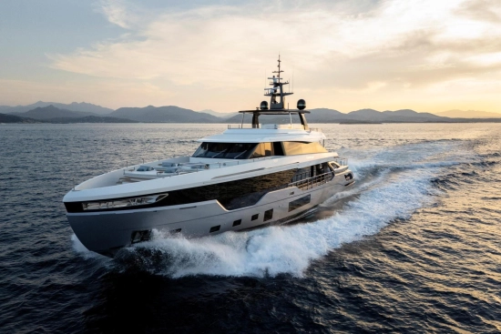 Azimut Grande Trideck usado à venda