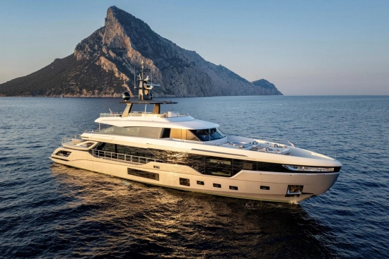 Azimut Grande Trideck usado à venda
