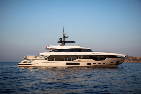 Azimut Grande Trideck usado à venda