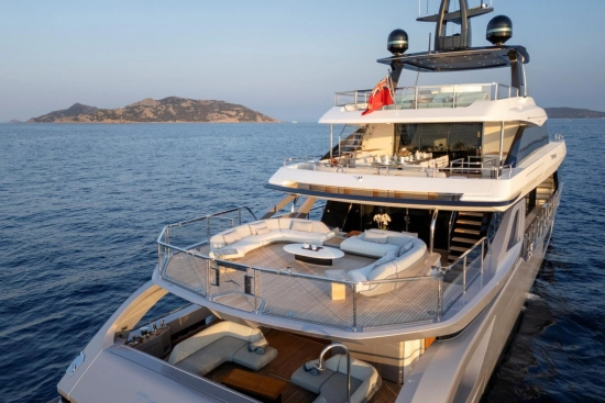 Azimut Grande Trideck usado à venda