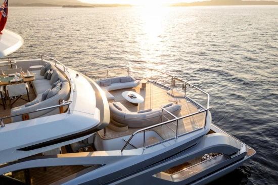 Azimut Grande Trideck usado à venda