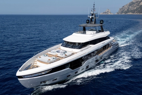 Azimut Grande Trideck usado à venda