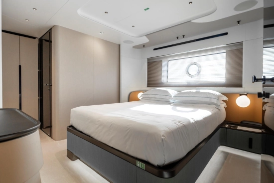 Azimut Grande Trideck usado à venda