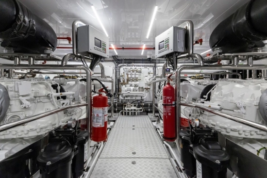 Azimut Grande Trideck usado à venda