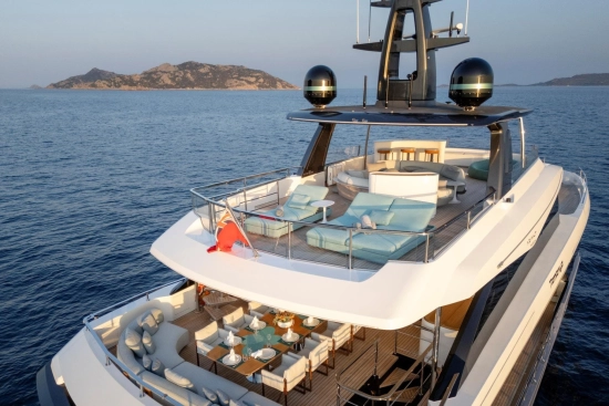 Azimut Grande Trideck usado à venda
