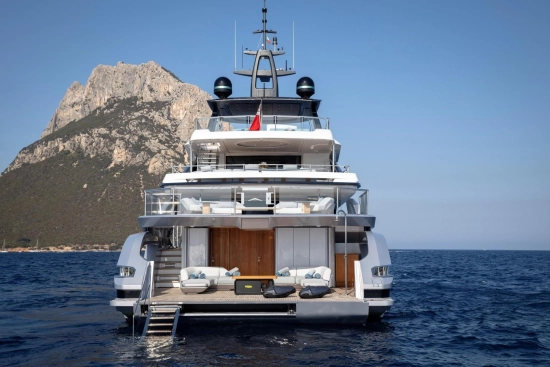 Azimut Grande Trideck usado à venda