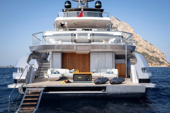 Azimut Grande Trideck usado à venda