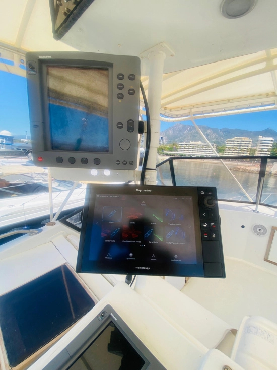 Hatteras Yachts 55 Convertible usado à venda