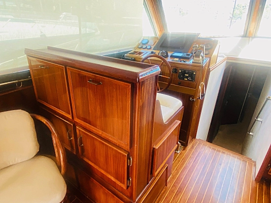 Hatteras Yachts 55 Convertible usado à venda