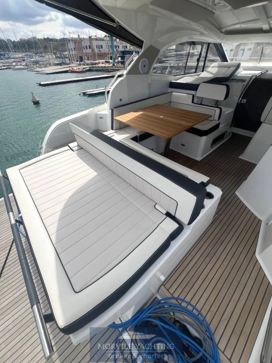 Jeanneau Leader 36 usado à venda