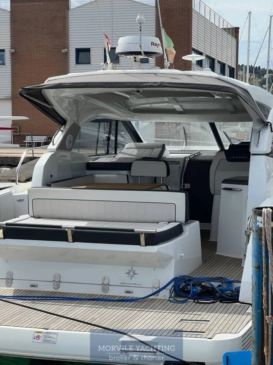 Jeanneau Leader 36 usado à venda