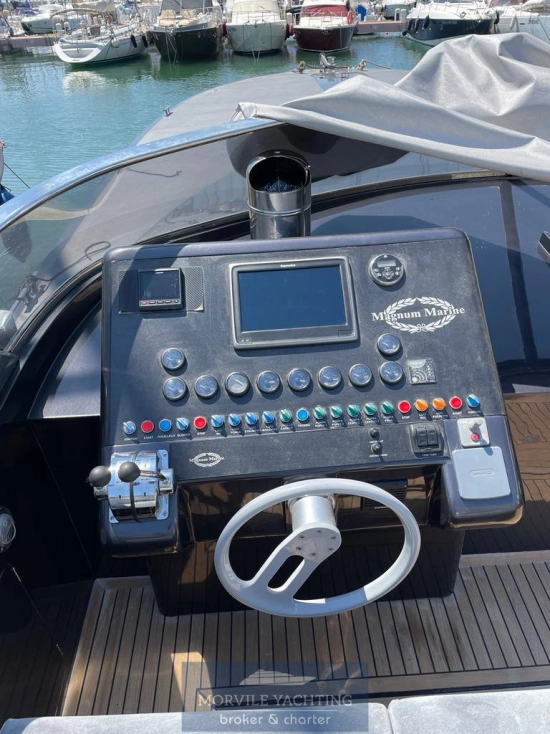 Magnum Marine 53 usata in vendita
