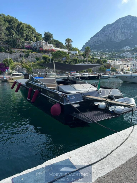 Magnum Marine 53 usata in vendita