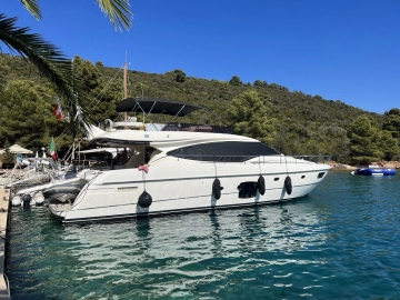 Ferretti 592 usado à venda
