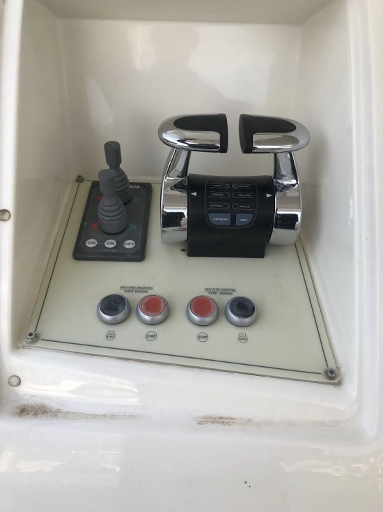 Ferretti 592 de segunda mano en venta
