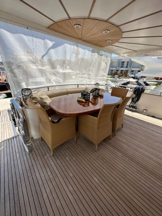 Elegance Yacht 78 Line usado à venda