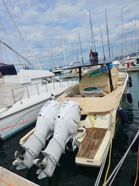 Invictus Yacht GT 370 S usado à venda