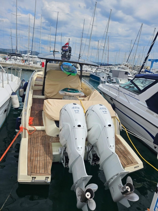Invictus Yacht GT 370 S usado à venda