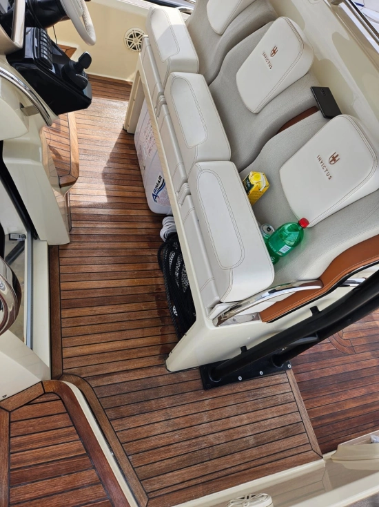 Invictus Yacht GT 370 S usado à venda