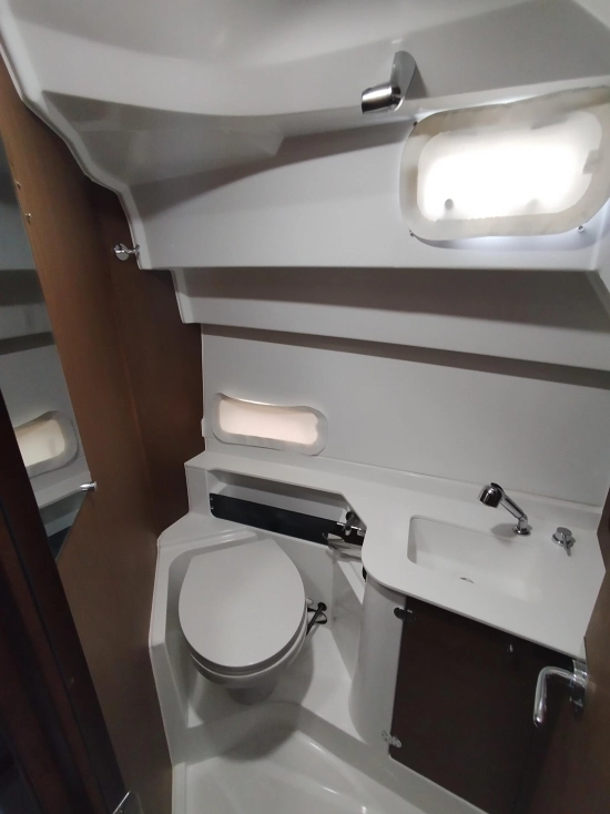 Beneteau Antares 9 OB usata in vendita