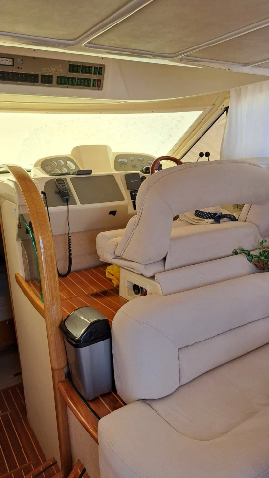 Sealine F37 usado à venda