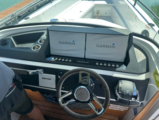 Axopar 28 Cabin usado à venda