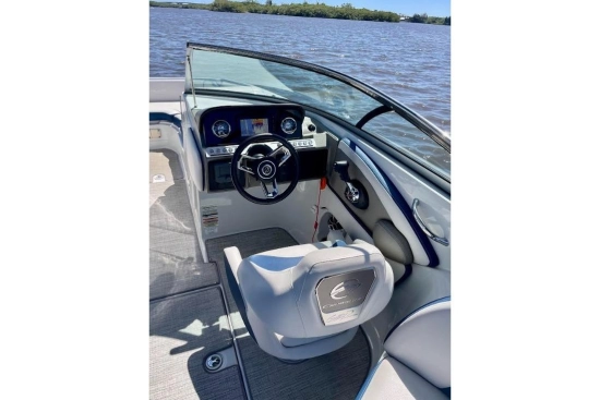 Crownline Eclipse E255 XS usado à venda