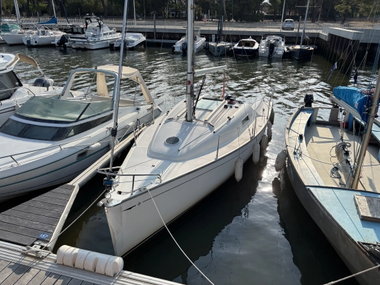 Jeanneau SUN 2500 usado à venda