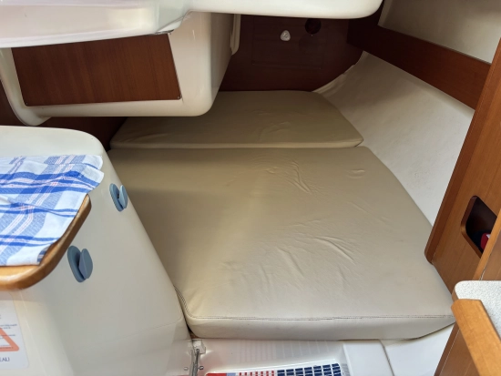 Jeanneau SUN 2500 usado à venda